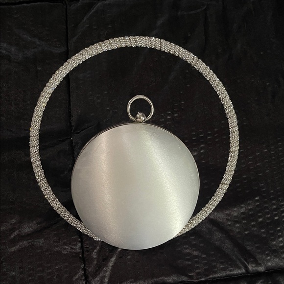 Akira Round Clutch - Picture 1 of 2